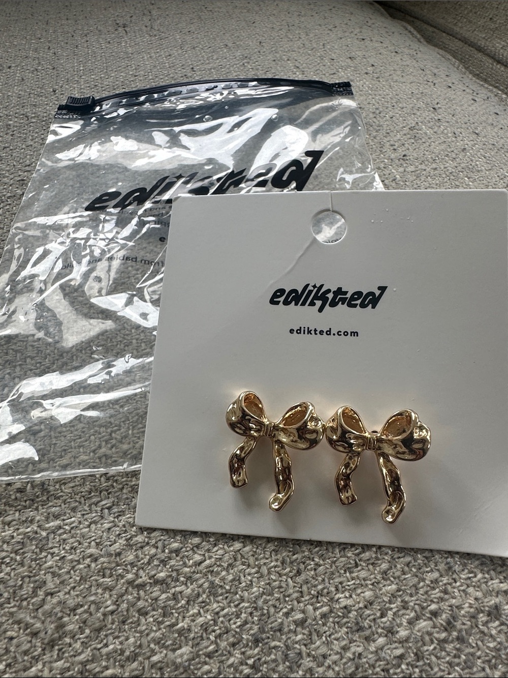 Edikted Shiny Gold Bow Stud Earrings